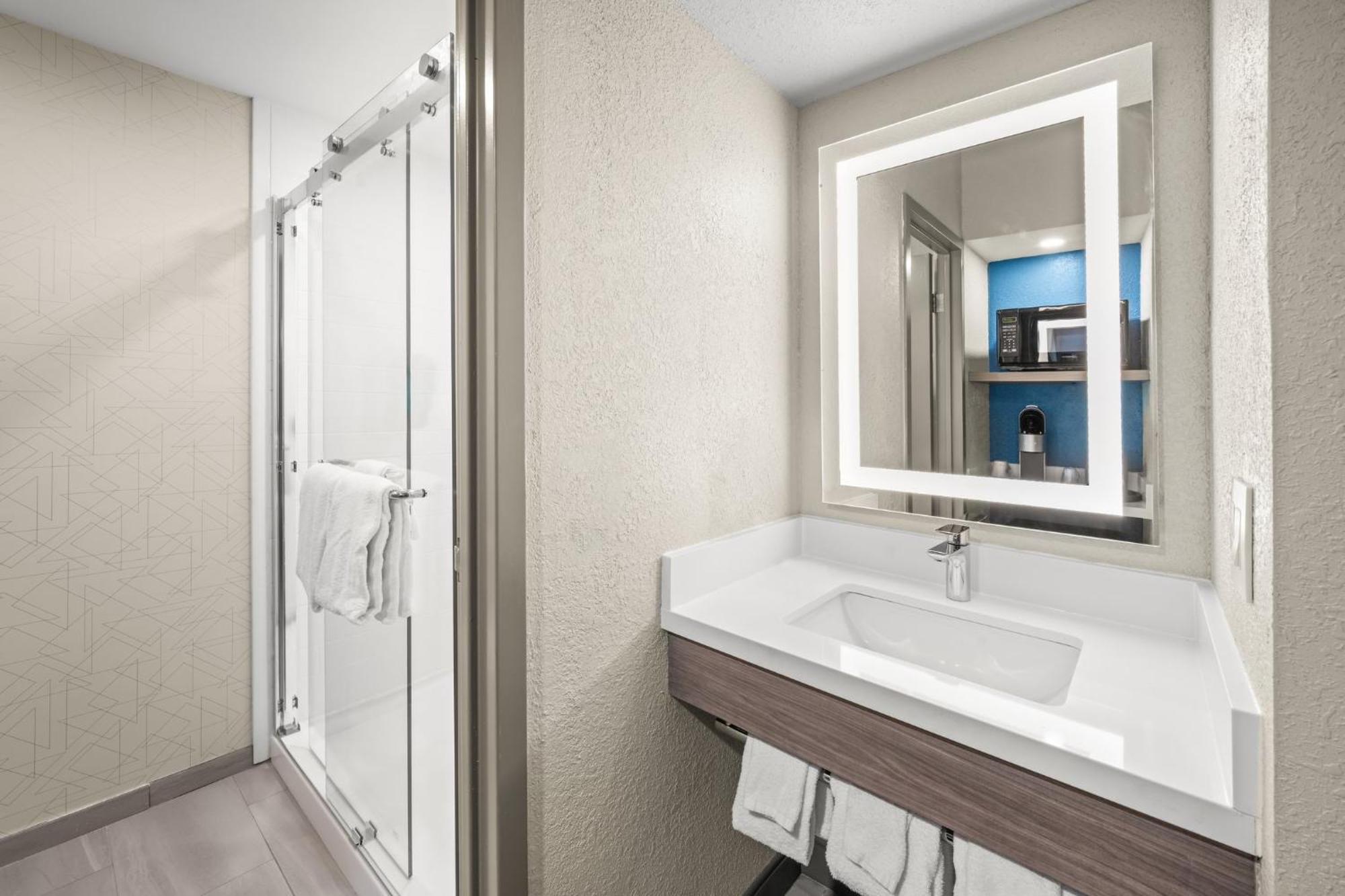 Holiday Inn Express Boston North-Woburn By Ihg Exterior foto